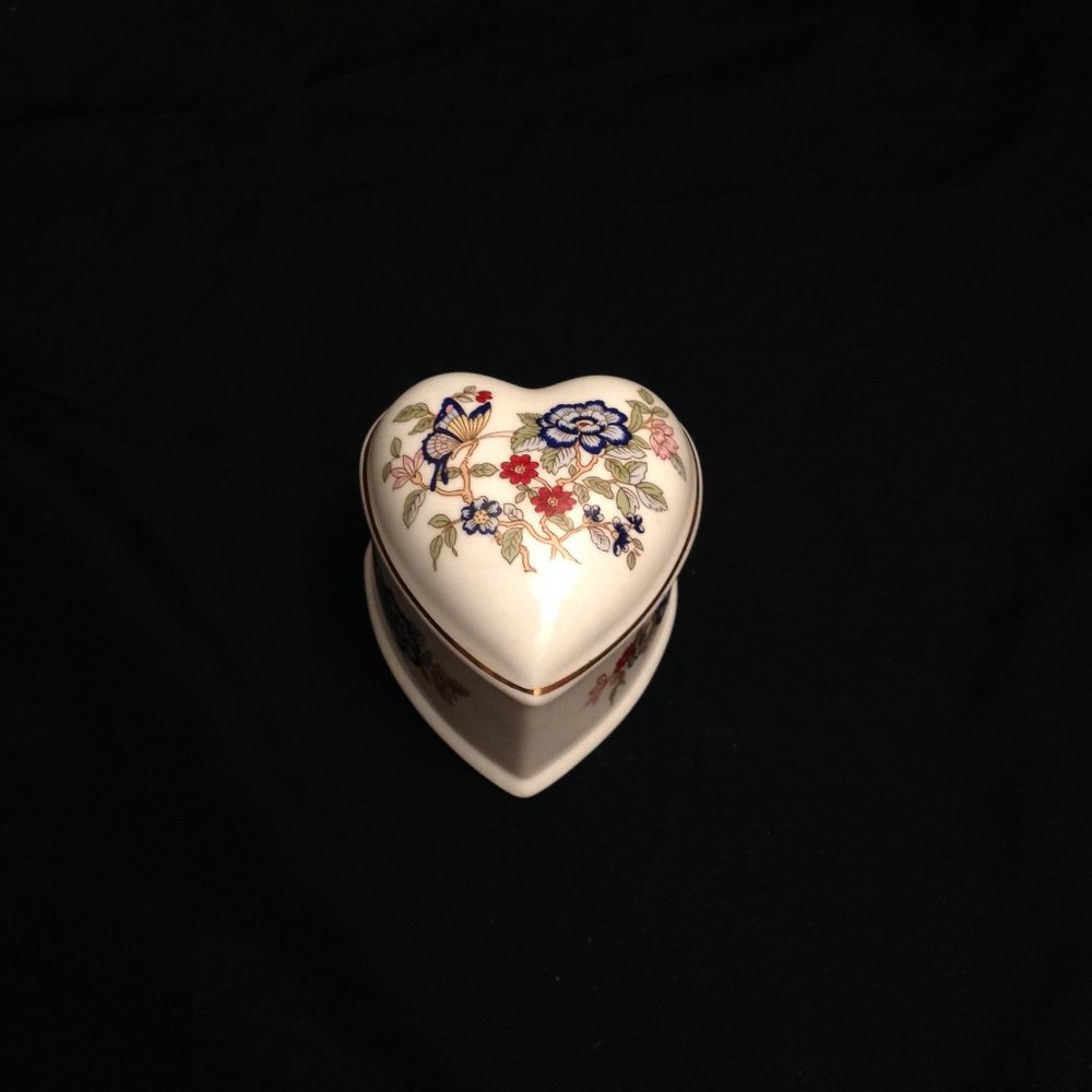 Royal Tara Bone China Heart  Lidded Trinket Box
